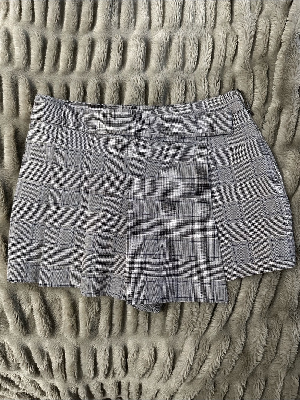 Zara High-Waist Plaid Skort in Gray and Black